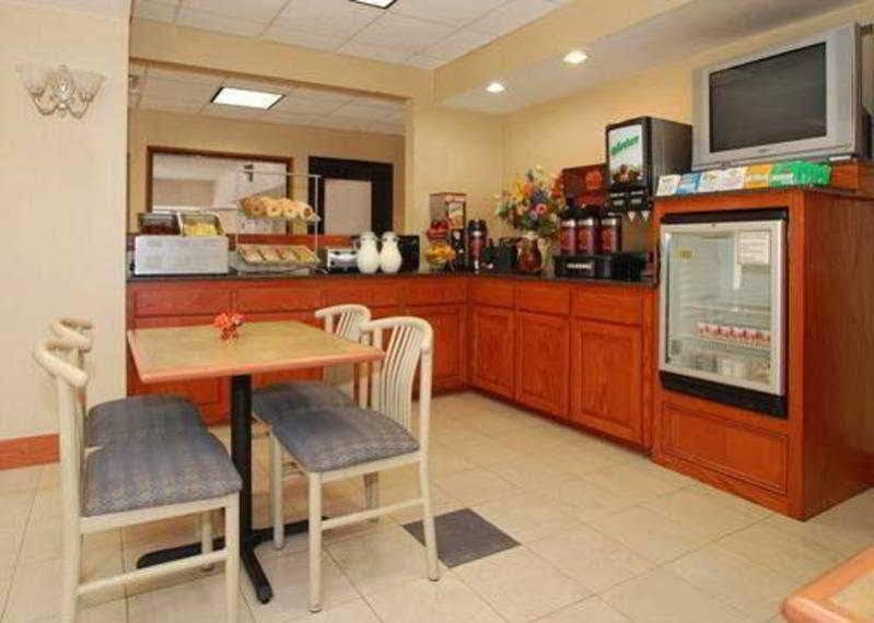 Comfort Meridian And I-40 Hotel 2*