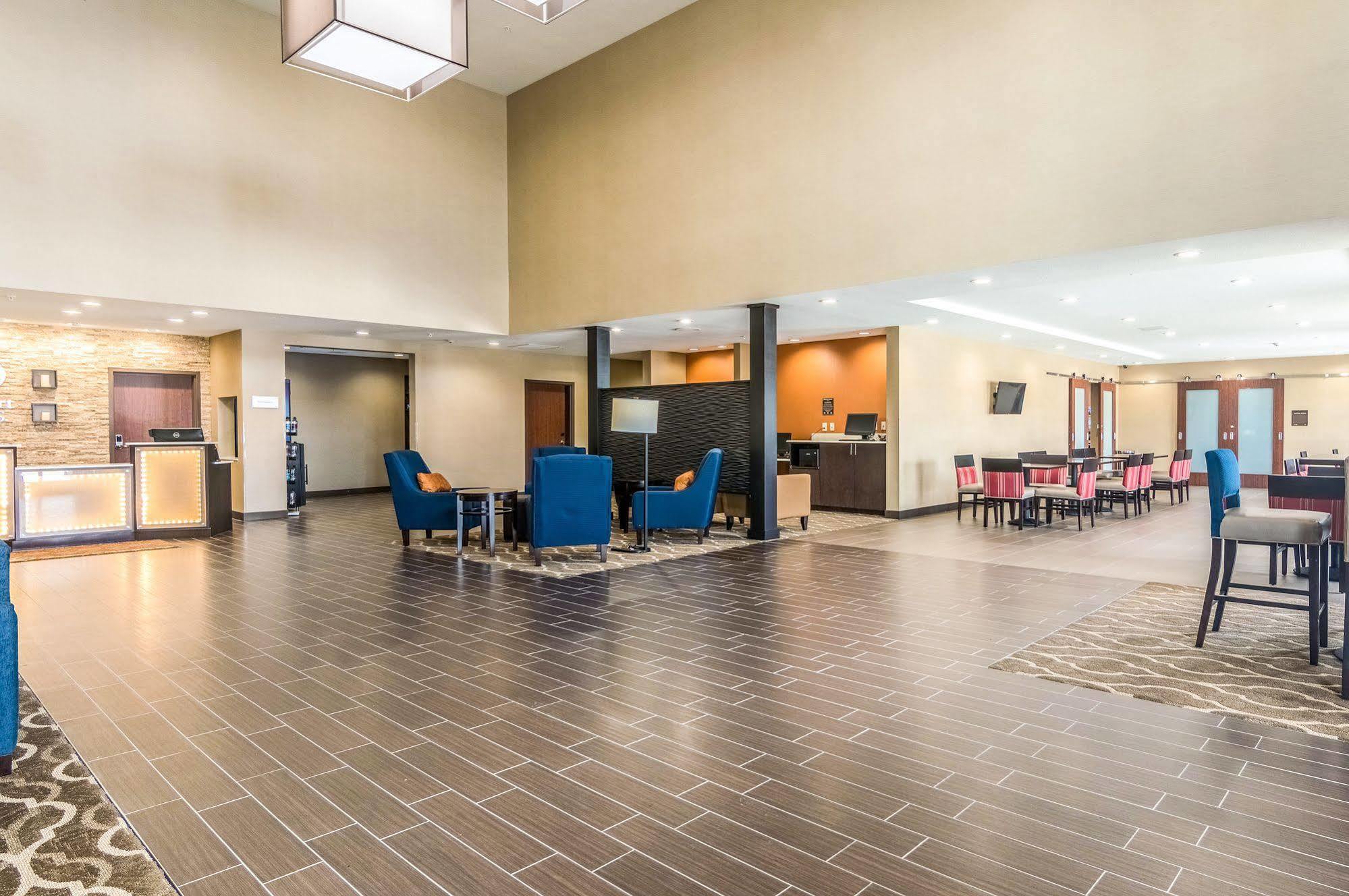 Comfort Meridian And I-40 Hotel 2*